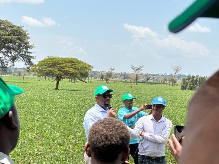 Edao_Meeting_And_Training_Contract_Farmers_in_Ethiopia